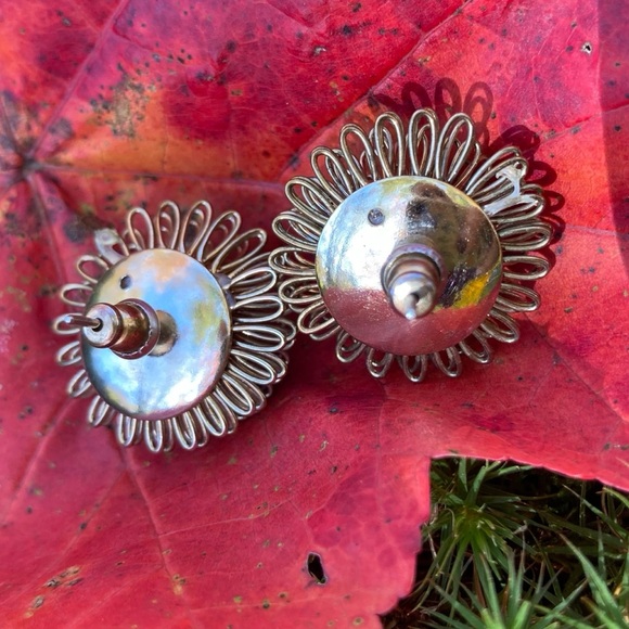 ๐3/$12 Vintage Goldtone Wire Domed Stud Earrings Pierced - Picture 6 of 8